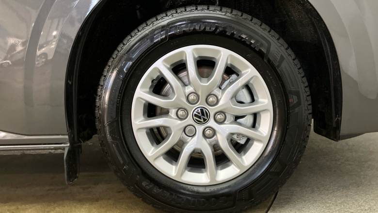 Volkswagen Transporter T32 Swb Electric 160kW 65kWh Commerce Pro Van Auto